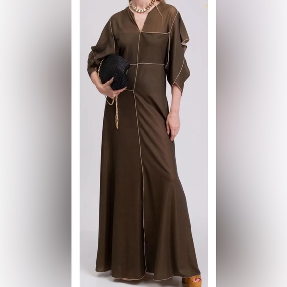 BOTTEGA VENETA NWT MAXI DRESS
ORIGINAL $2400
Brown patch work
Size 40 - Picture 2 of 7
